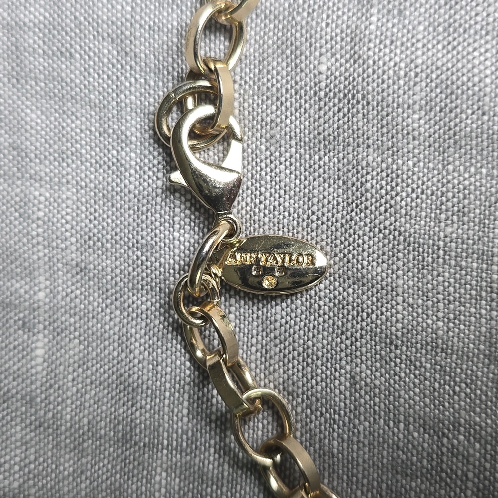 Ann Taylor Elegant Gold and Black Pendant Necklace - Picture 3 of 10